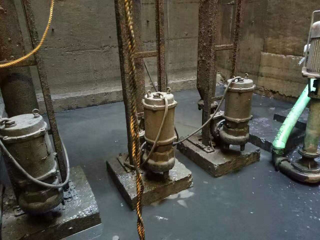 铜官污水池清理